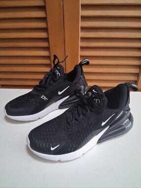 Nike Air Max 270 Black/White Women's Sneaker * Size: 7